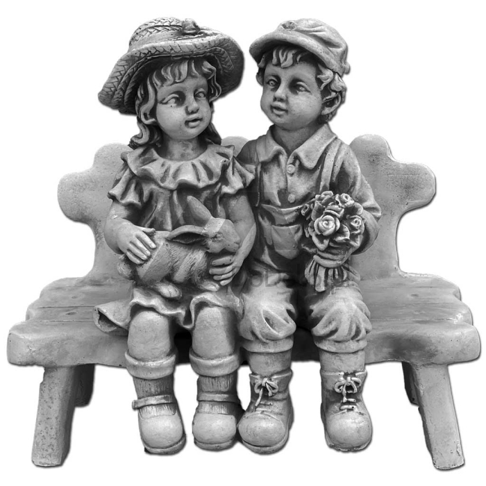Flicka och pojke på bänken